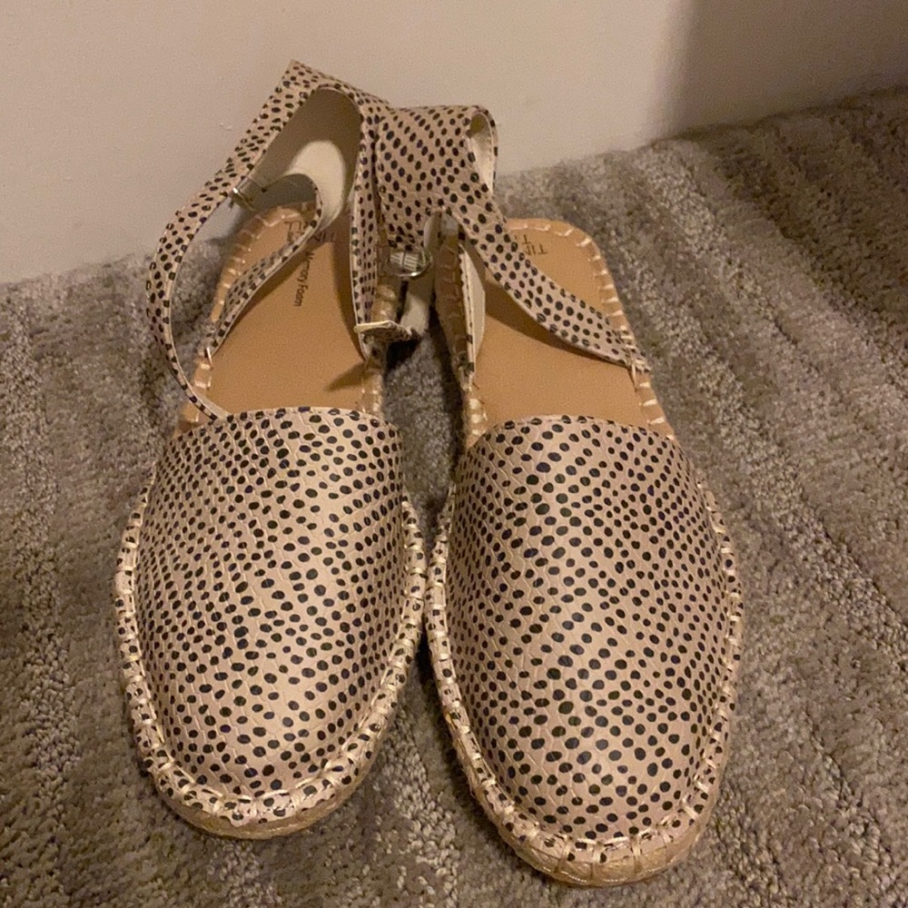 Memory foam sandals with ankle strap - size 10